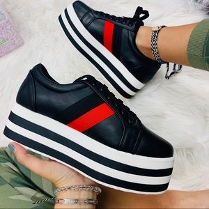 Black striped platform sneaker